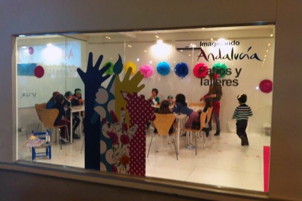 niños en taller imaginando Andalucia Fitur 2019